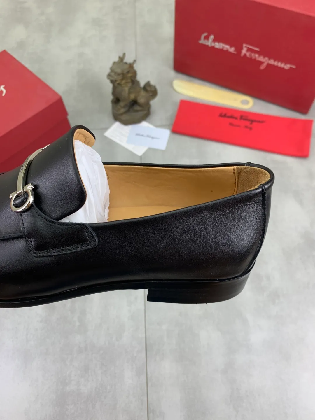 Men's Men's Shoes 💰P560💰[New Style] Water-dyed Niuli 🆘[Salvatore Ferragamo] Ferragamo's latest casual business leather shoes for men! Listed simultaneously! The fabric is made of specially imported original calfskin, the lining is made of imported water-dyed cowhide, and the original combination outsole is absolutely luxurious and leads the fashion trend. Matching code: 39-44 (45 46 customized) 2️⃣ colors available